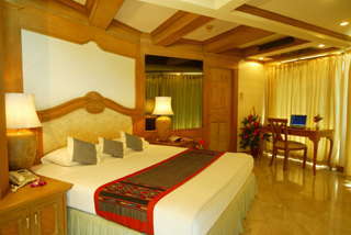 Sea Pearl Beach & Spa Patong Exteriör bild